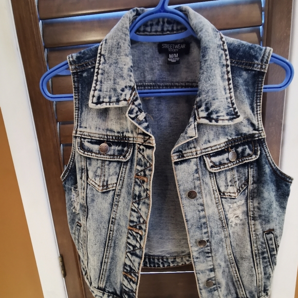 Jean jackets - Picture 3 of 4